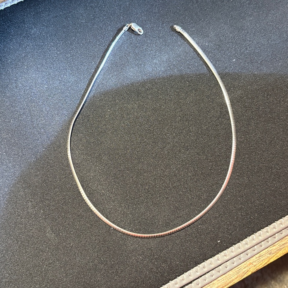 Elegant Silver Necklace - Picture 3 of 6